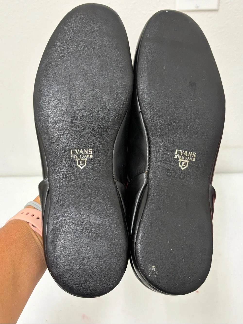 VTG Evan’s Standard Cherokee Black Leather Slip-On Loafers with Red Insole